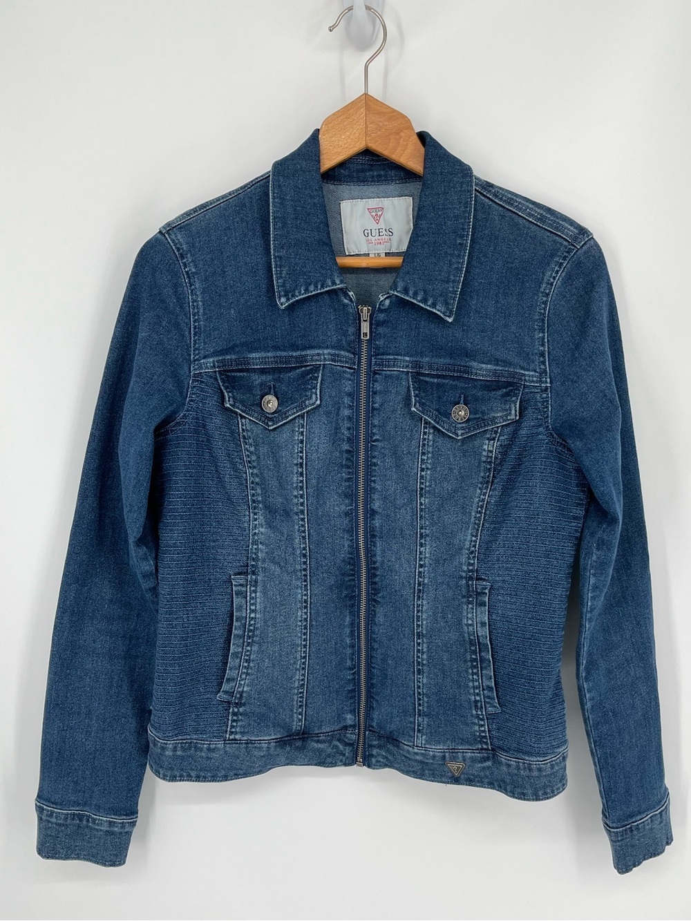 Vintage Guess Jean Jacket Women’s Size Large in Blue - EUC!